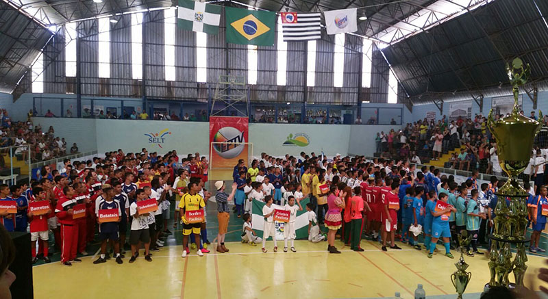 Cerimônia de abertura da 32ª Taça EPTV em Cristais Paulista (foto: Divulgação)